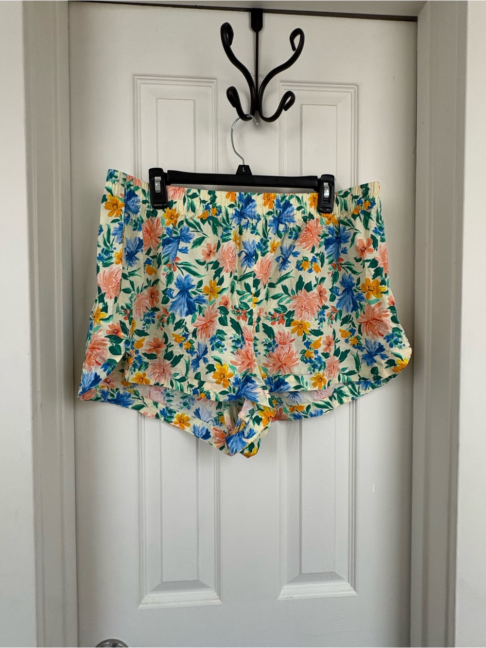 Floral Print Women’s Shorts in Cream with Multicolor Blooms
